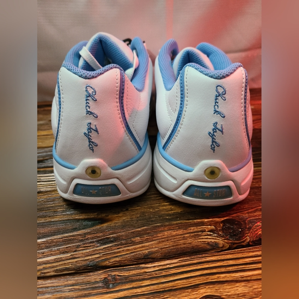 Converse All Star Chuck Taylor White and Blue Leather Sneakers Womens Size 10.5 - Picture 2 of 7